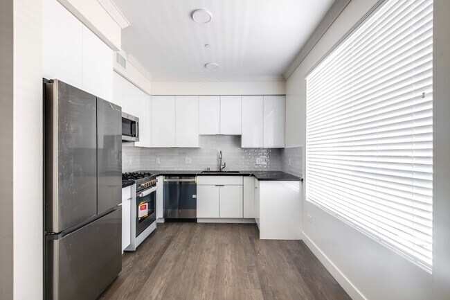 Photo - 6120 Woodman Ave