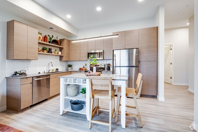 2BR, 2BA - 935SF