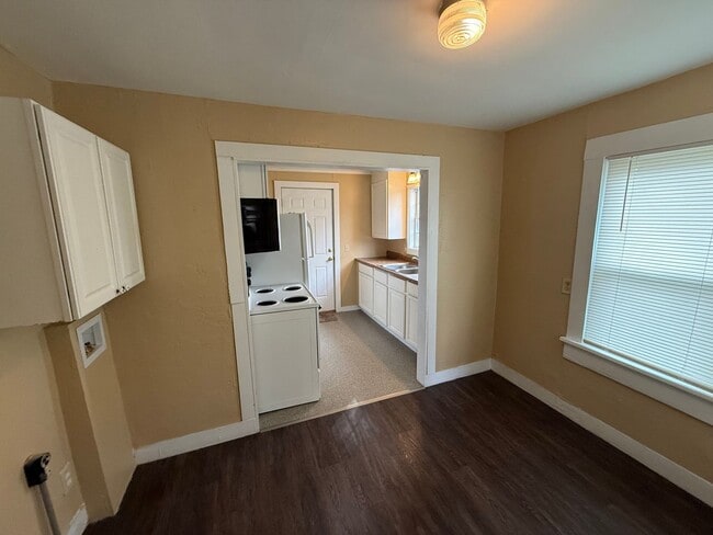 Photo - Sweet, Stylish and functional 1 bedroom cottage in Norman, all new inside and squeaky clean! Rea...