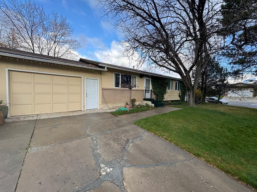 Photo - 891 N 300 W House
