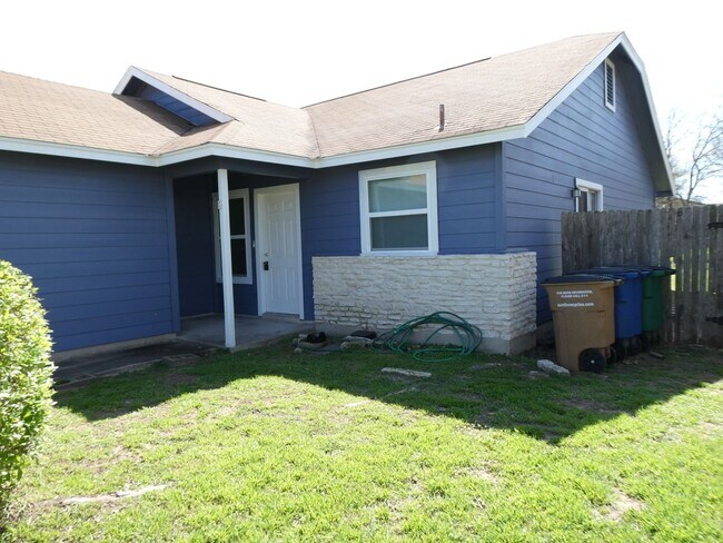 Building Photo - Key Properties3 (8705 Pineridge Dr) Unit B Rental