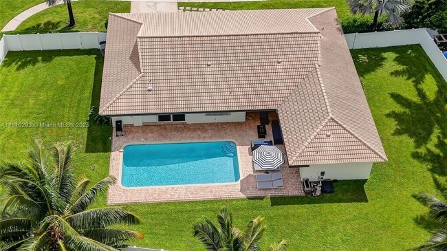 Building Photo - 5660 Golfway Dr