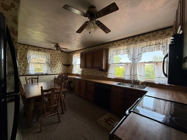 Photo - 945 E Pike Rd