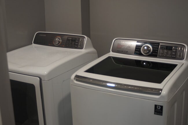 Photo - 628 S Logan Blvd