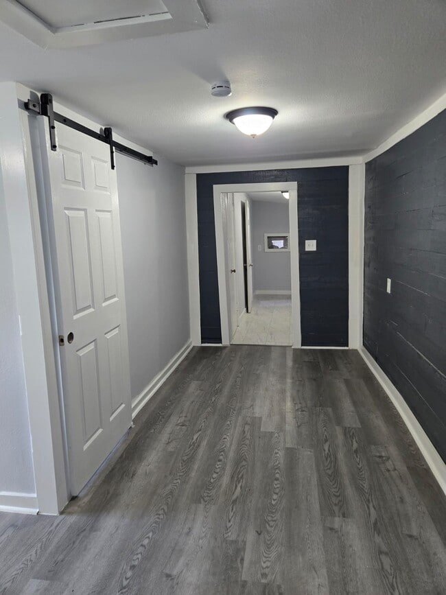 Photo - 5906 Hillsboro St