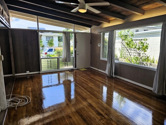 Photo - 4 bed, 2.5 bath single family house, Liliha neighborhood.