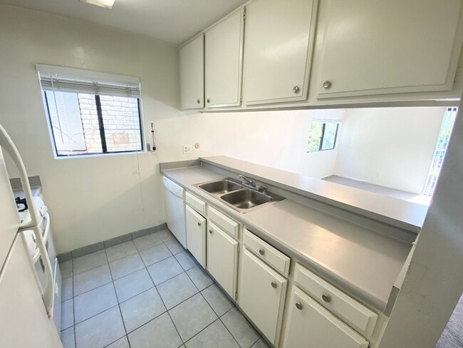 Photo - Large 1 Bedroom 1 Bath In the Lantern District of Dana Point! Unit B