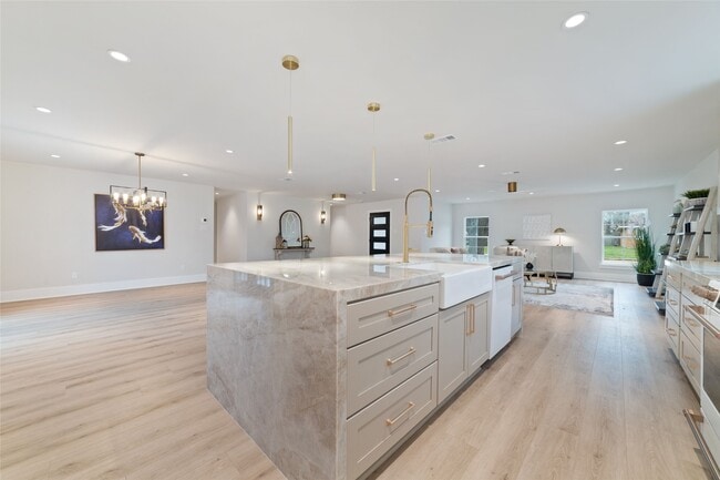 Photo - 1830 Locksford St