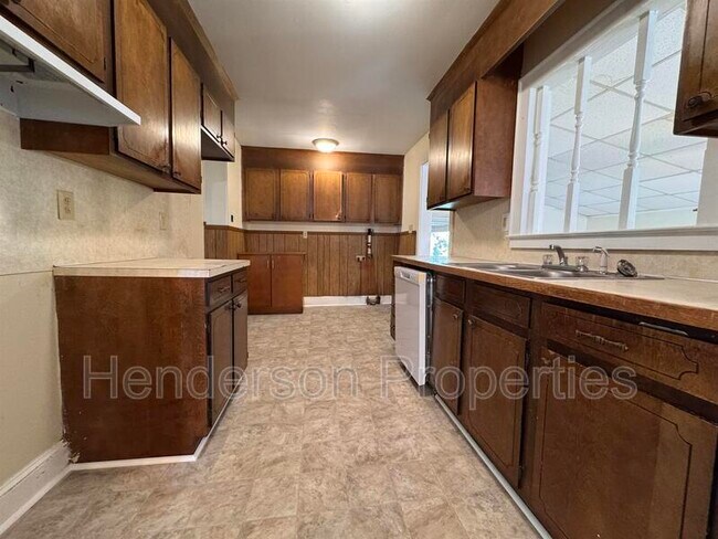 Photo - 634 N Kelly St