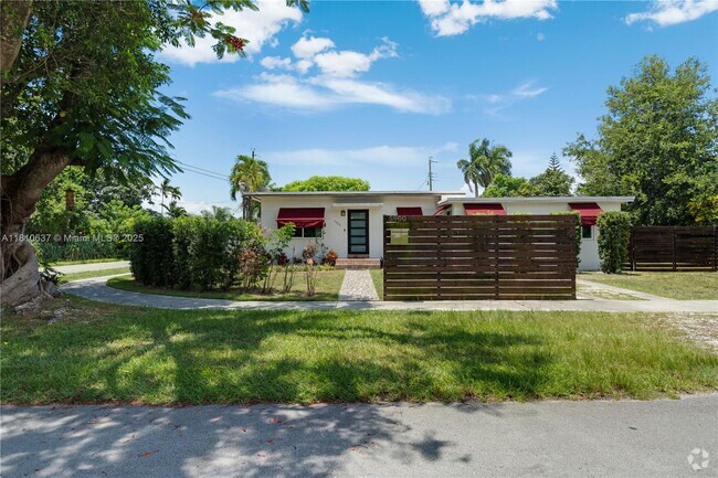 Building Photo - 5900 SW 44th Terrace Rental