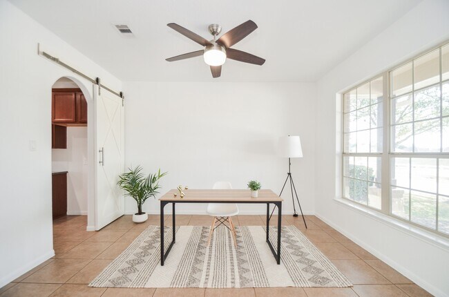 Photo - 8906 Hostler Dr