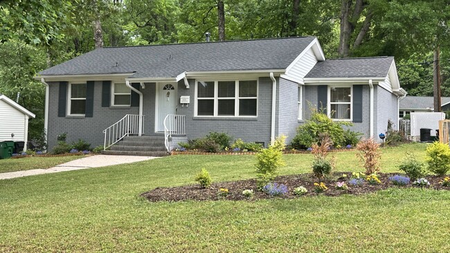 Beautiful 3 Bedroom Home in Windsor Park! - Beautiful 3 Bedroom Home in Windsor Park!