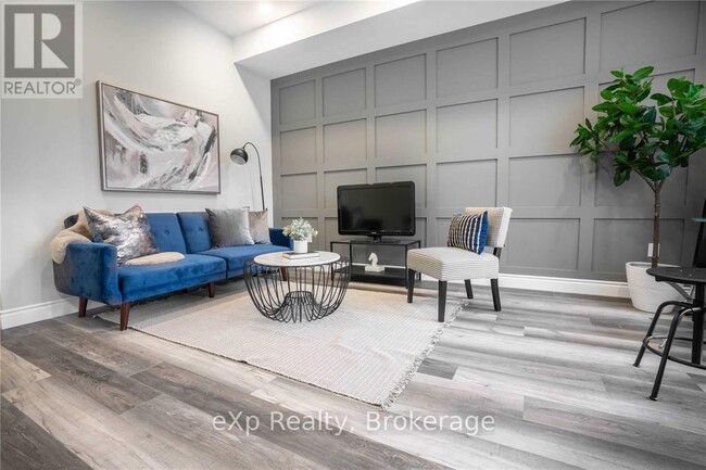 Photo - 55 Wellington St N Unité Main