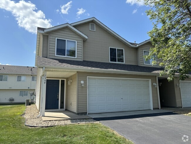 Building Photo - 1349 Willow Trail Rental