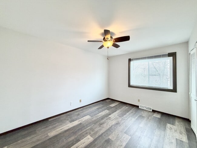 Building Photo - 117 York Rd Unit 4