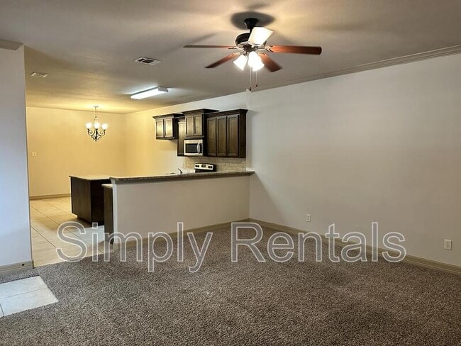Photo - Jack Finney Blvd 6913 - 1
