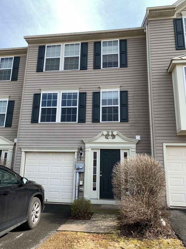 Photo - 1082 Sparrow Way House