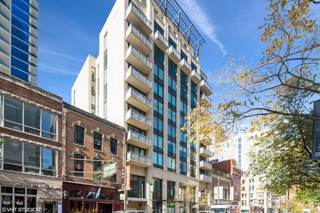 Photo - 744 N Clark St Unidad 305 Rental