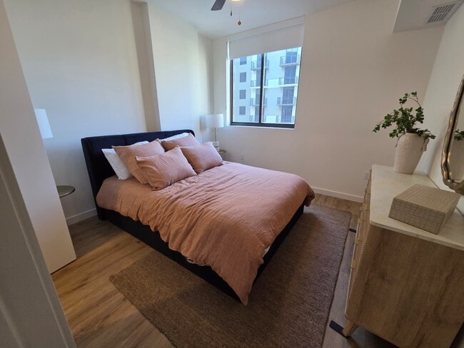 Photo - 751 E 28th St Unit B1