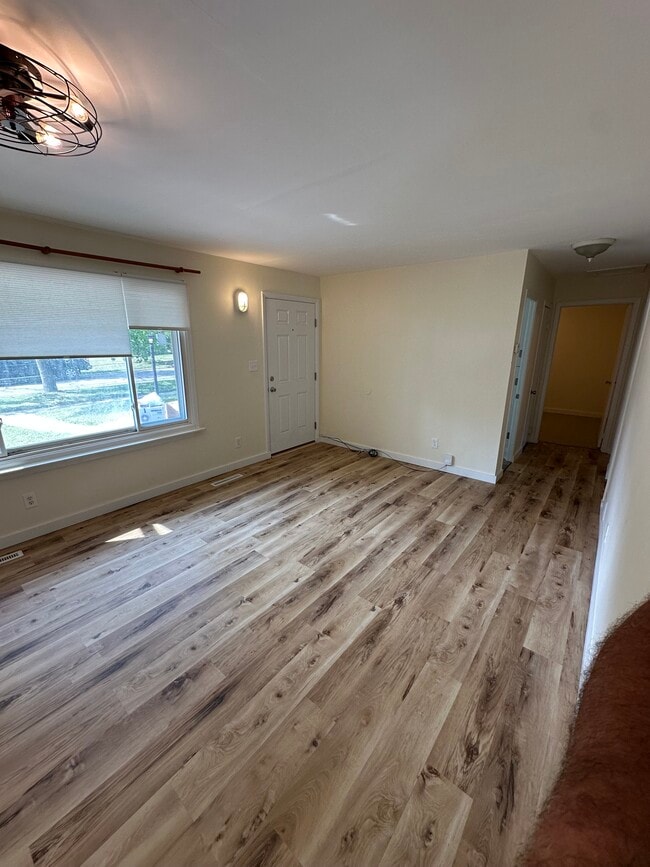 Photo - 321 W Ainsworth St