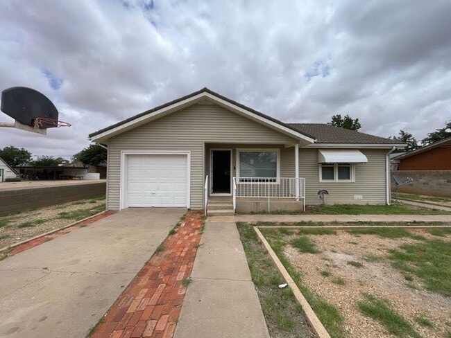 Building Photo - Lamesa’s Hidden Gem: Where Comfort Meets Texas Charm!
