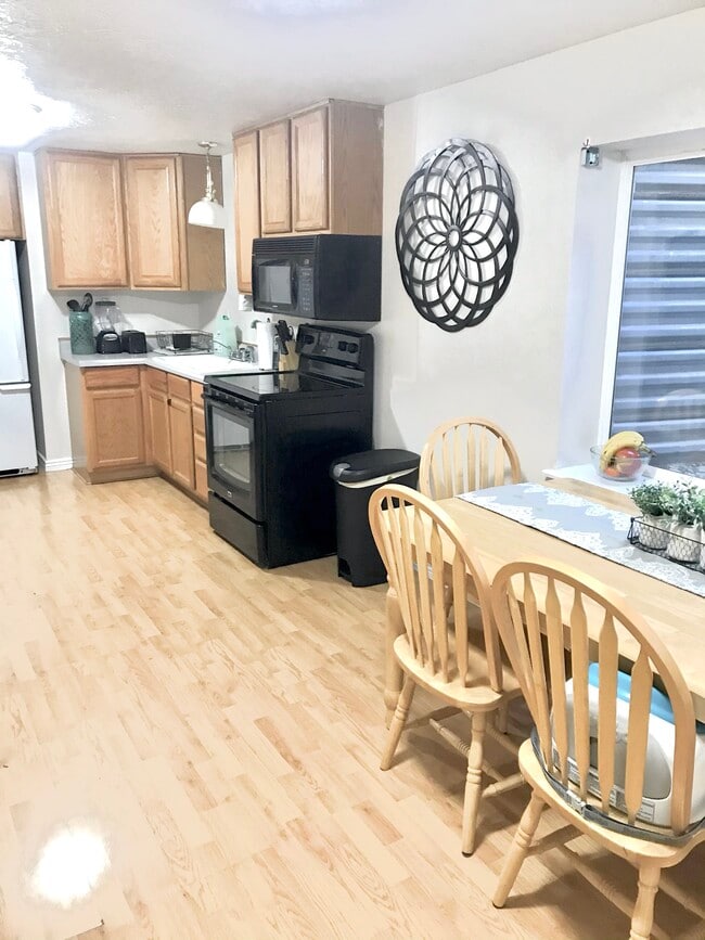 Building Photo - 544 S Carterville Rd Unit 2 Bedroom River Bottoms