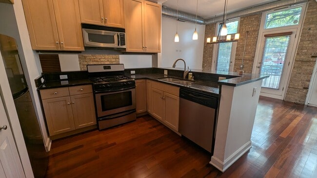 Photo - 1222 W Hubbard St Unit 1F