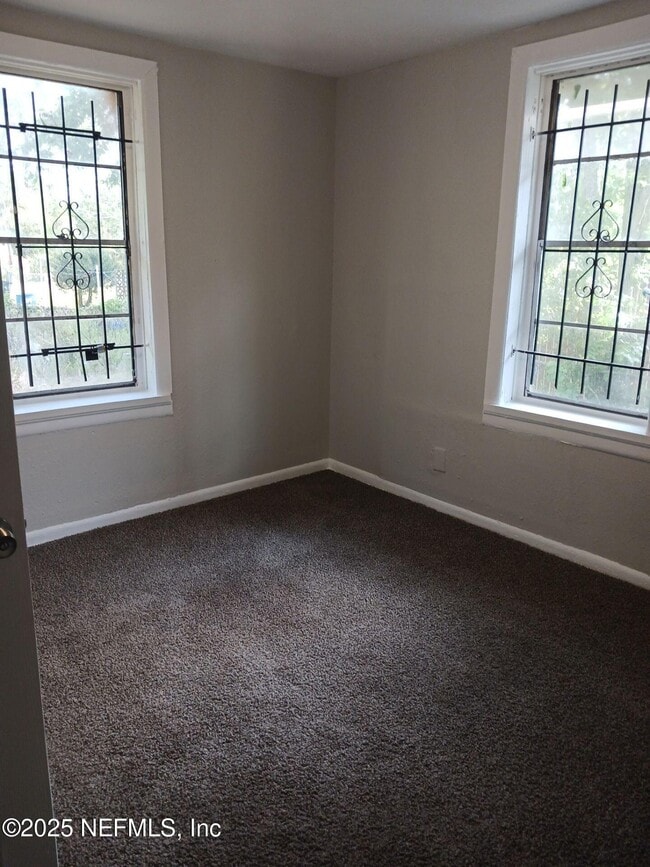 Photo - 1257 W 25th St