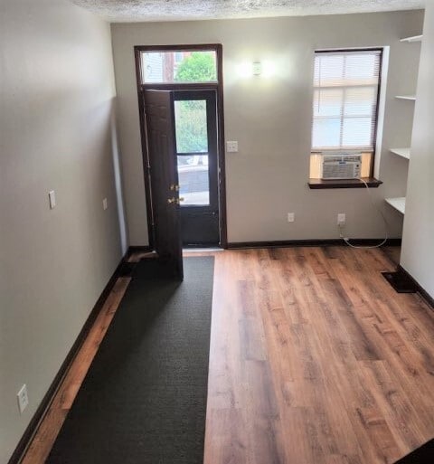 Puerta principal del salón del primer piso - 1425 Hamlin St Unidad 1421 Hamlin Street