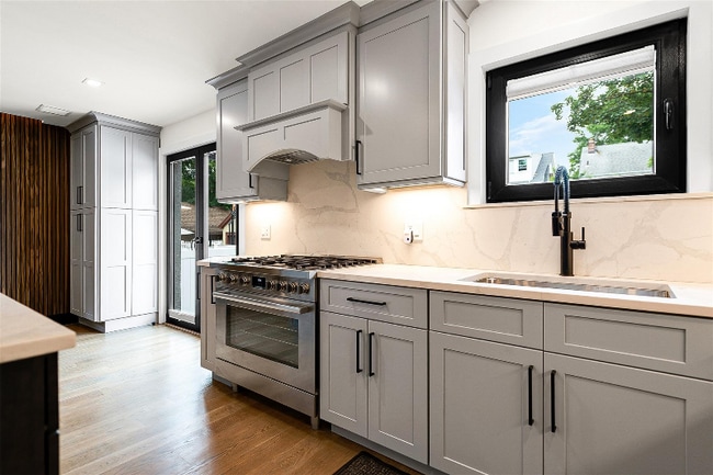 Photo - 71-31 Loubet St