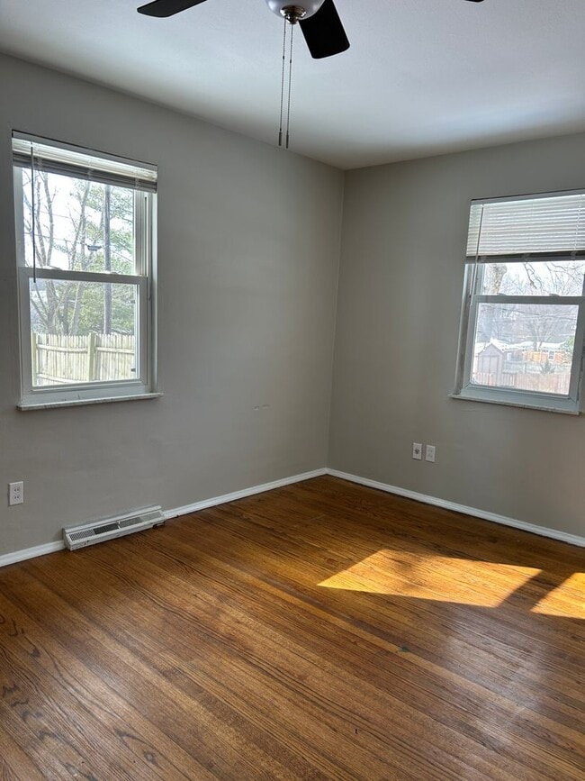 Photo - 901 Peony Dr