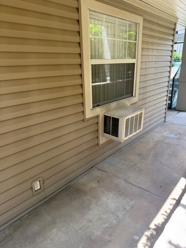Photo - 175 W Rockford Dr
