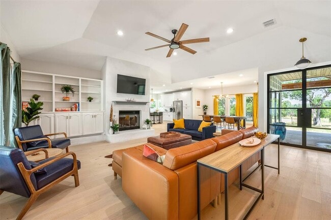 Photo - 717 E Creek Dr