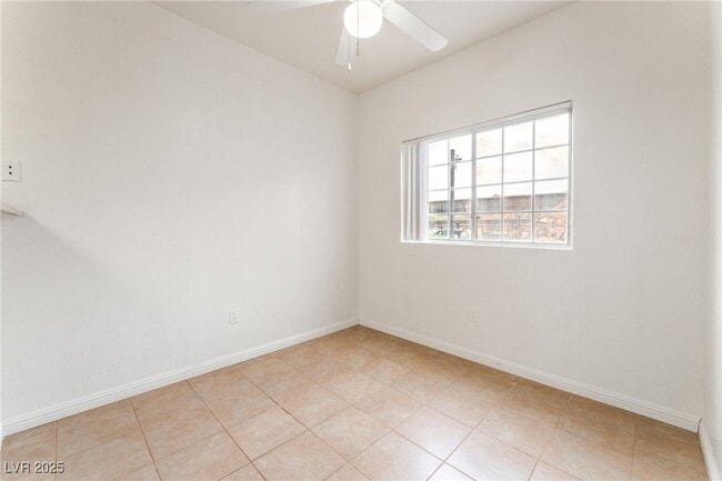 Building Photo - 4730 E Craig Rd Unit 1115