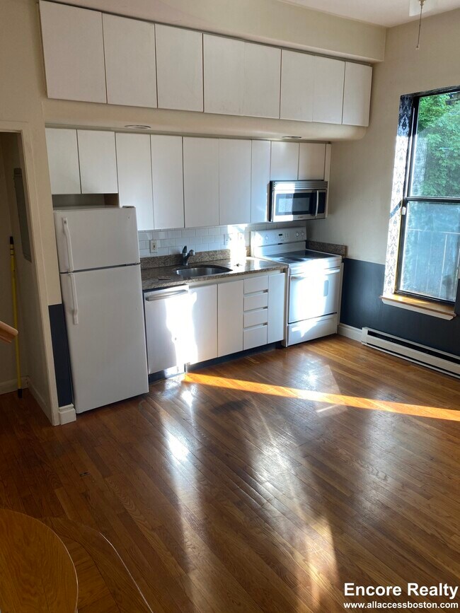 Photo - 16 Wellington St Unit 4