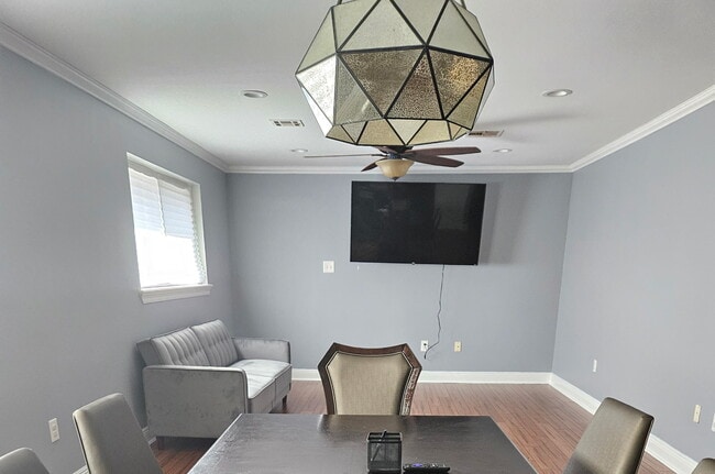 Photo - 5900 Chatham Dr