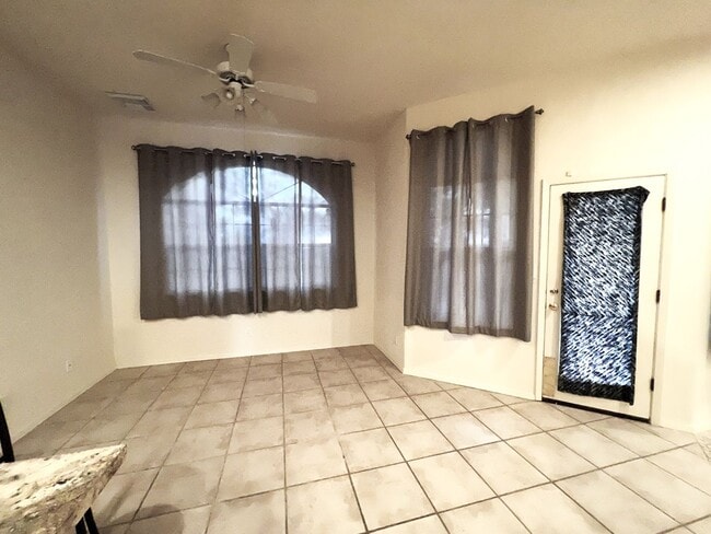 Photo - Beautiful 3 Bed 2 Bathroom home with Large Backyard