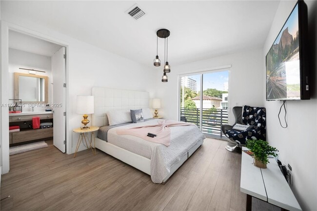 Photo - 3570 SW 23rd St