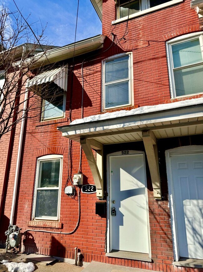 Completely updated THREE BEDROOM ROW House House Rental in Bethlehem