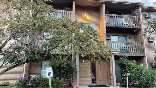 Building Photo - 633 S Virginia Rd Rental
