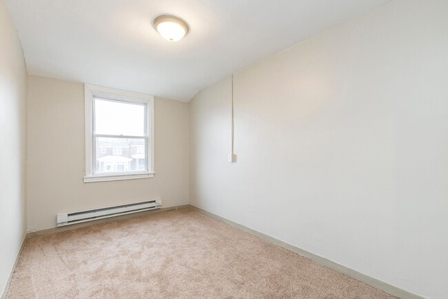 2703 W 4th St