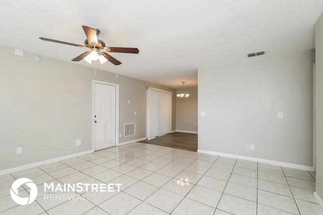 Photo - 425 Danube Way