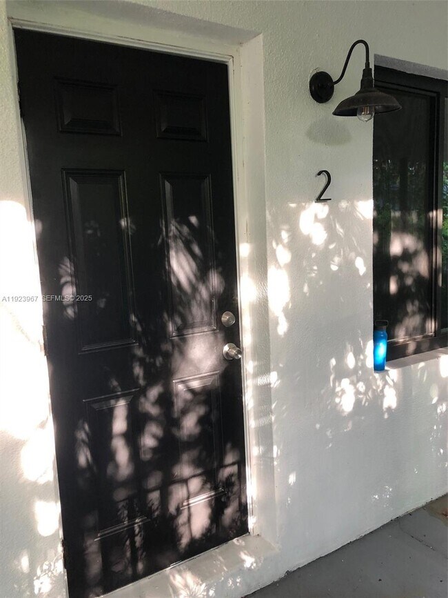 Photo - 570 NE 69th St Unidad 2