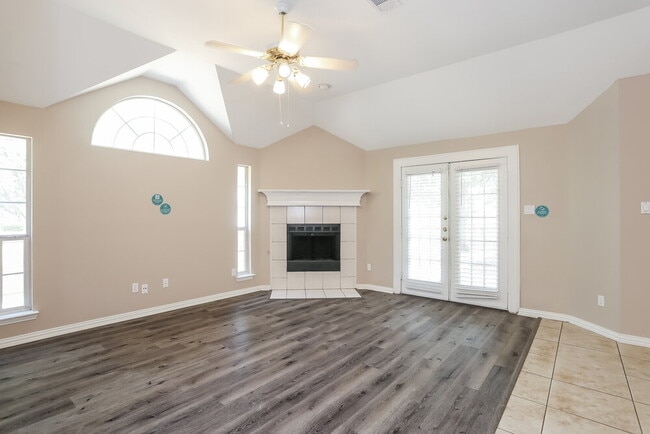 Photo - 863 Sonora Ln