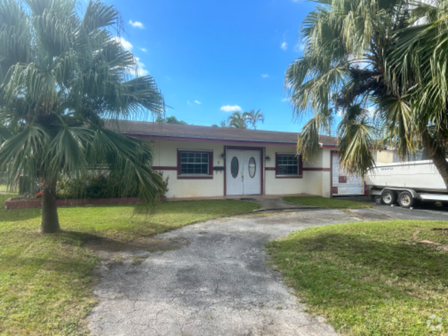 Building Photo - 2400 Sabal Palm Dr Rental