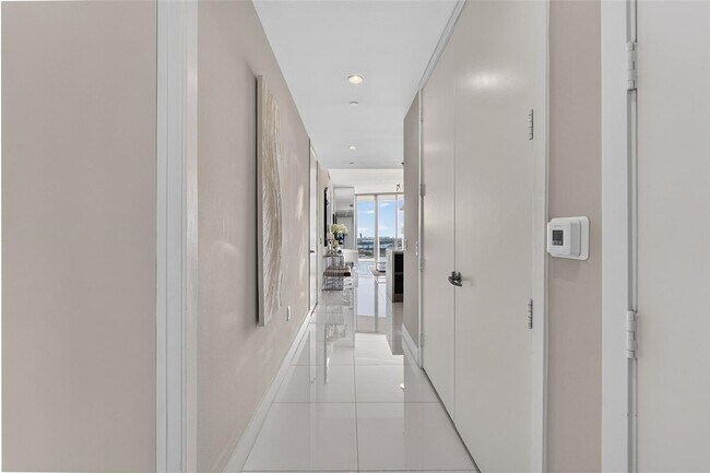 Photo - 1100 Biscayne Blvd Unidad 2902