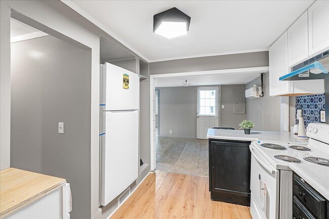 Photo - 2609 Maplewood Ave