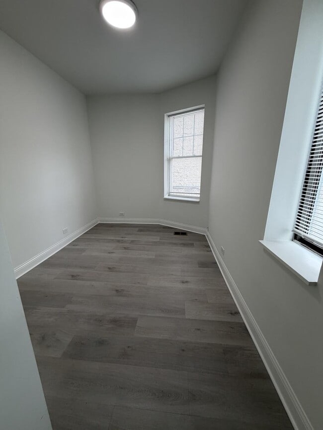 Photo - 4832 N Winthrop Ave Unit 1R