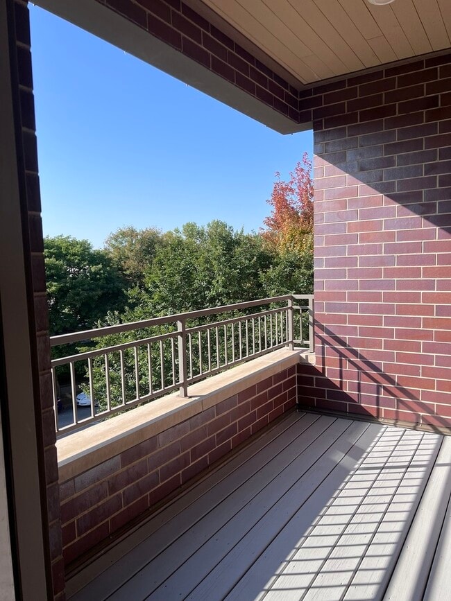 Photo - 1208 E 64th St