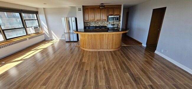 Photo - 707 W Gordon Ter Unit 1605